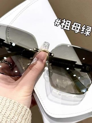 多盈【素颜墨镜】时尚网红防紫外线太阳镜 潮流墨镜气质街拍遮阳#太阳镜推荐 @抖音小助手 @抖音Dou+上热门