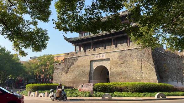 与城共生四十余载,以建造,敬临海 #临海 #西溪湖畔 #房地产 #低密 #排屋