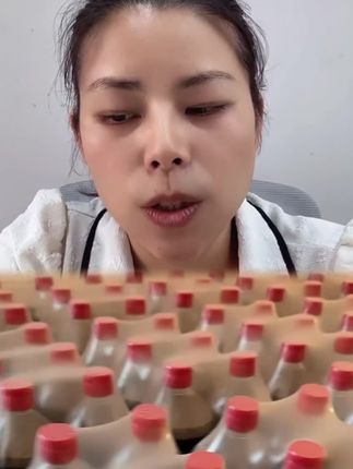 妞妞给姐姐阿姨们带来#俄罗斯进口酱油 配料表干净,酱香浓郁,炒菜的时候放一点特别鲜,特别好吃!#酱油 #俄罗斯原装酱油 #俄罗斯酱油 #超便宜超划算