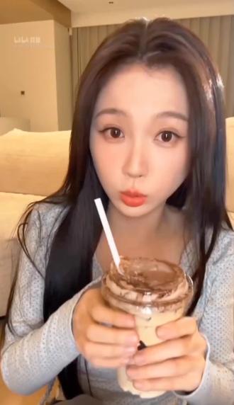 欣欣的吃播开始啦#虞书欣