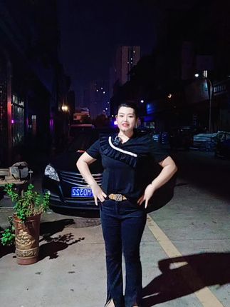 姐妹们,每晚7点半欢迎来直播间做客,看我们排练跳舞,可有意思了🥰🥰🥰