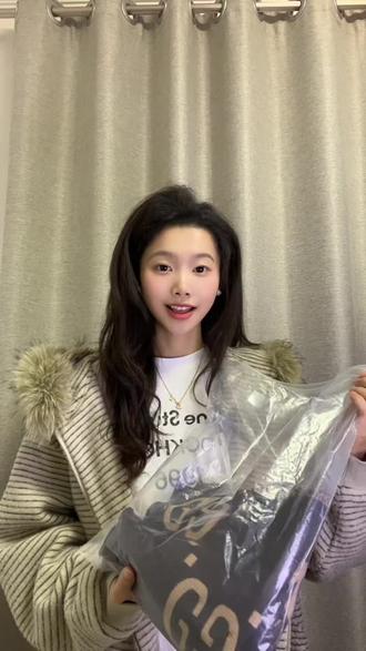 古驰超经典的双面围巾大测评
#古驰#围巾#测评