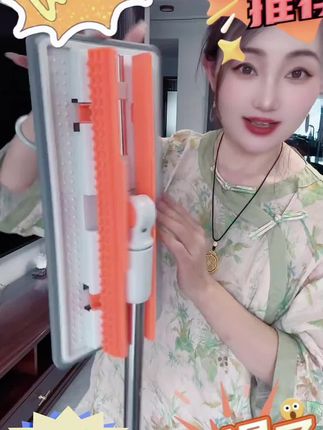 这个不脏手拖把真的很适合大扫除。全屋清洁都离不开他,大面板拖地速度超快,灵活旋转,桌椅板凳都不用挪。#夹布拖把 #平板拖把 #宝妈推荐 #居家必备好物 #好物推荐🔥