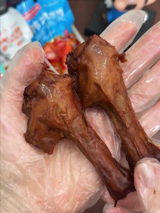 好吃过瘾,三种口味混合,饿了馋了炫它太香了#好吃到爆 #妈呀太香了 #鸭翅根 #无肉不欢 #追剧小零食