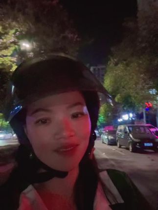 也许我不够完美 却从未放过真实 这一路走来 每一步都是成长 哪怕含着眼泪奔跑🏃 也是生活馈赠的勋章🎖️ 专注当下每一刻 一步一步 稳稳扎根 这一切都源于心底 那份毫不保留的热爱与认同