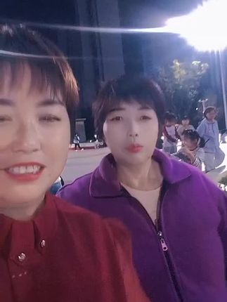 今天晚上又去跳舞场锻炼一下#大家一起来 #记录美好生活每一天 #舞出美丽舞出健康 #广场舞跳起来 #快乐健身 家人们的支持和鼓励