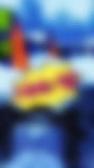 雪岭vs老里克湖去哪里?
景区内部游玩方式
两个景区面积都较大,且积雪深厚,纯靠步行会比较累。
1. 老里克湖
景区内有多种代步和娱乐工具可选(通常为自费项目):
· 雪地摩托/UTV:适合快速抵达湖心区域,体验在雪原上驰骋的速度感。
· 马拉爬犁:坐在铺着棉被的爬犁上,在铃铛声中慢行穿越森林,非常有氛围。
· 骑马(林海雪骑):可以骑马前往驿站,是独特的体验。
· 雪国列车主题餐厅:不仅是餐厅,本身也是一个特色打卡点。
2. 雪岭
主要以徒步欣赏雾凇为主,部分路段也可能提供雪地摩托等付费代步工具。
📝 行前重要准备
1. 防寒与防滑:冬季气温极低,可达-20℃以下。必须准备加绒防滑的雪地靴、保暖内衣、厚羽绒服、帽子、围巾、手套。普通运动鞋在冰面上非常危险。
2. 设备保暖:手机、相机在低温下电量消耗极快,甚至会关机。建议贴身存放,并准备充电宝。
3. 能量补给:景区内餐饮选择有限且价格较高。建议自带巧克力、牛肉干等高热量零食。
4. 关于住宿:如果追求极致体验,老里克湖景区内有独具特色的 “森林合掌屋” (小木屋)可供住宿,需提前预订。
如果你想更深入地了解其中某一个景点(比如老里克湖的特色住宿和美食,或者雪岭的最佳摄影点),我可以为你提供更详细的信息。#徒步雪谷穿越 #初雪的记忆 #下雪去哪玩 #去北方看雪 #冬季赏雪好去处