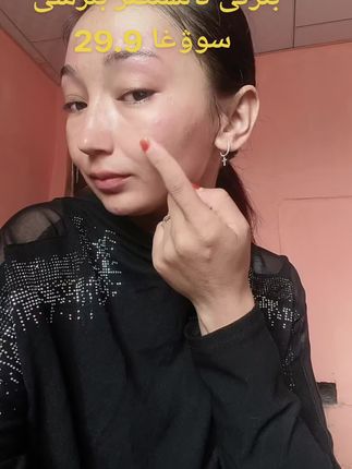 "底妆如诗,轻抹间尽显柔美。正所谓‘买一送一,情意绵绵’,此刻入手,恰如良辰美景。🎨💖 #美妆好物 #粉底液推荐"