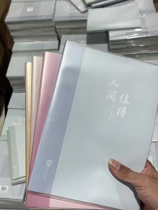 加厚胶套笔记本来啦,适合小学中学大学通用,写日记做笔记做手帐都没有问题,一本用一个学期都没问题#好物推荐🔥 #文具安利 #学习用品 #胶套本推荐 #胶套笔记本b5