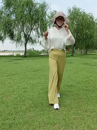 姐妹们中午好!好物分享!这条裤子版型好!遮肉显瘦!谁穿谁都是 长腿!面料亲肤柔软,垂坠感好!谁穿谁美!