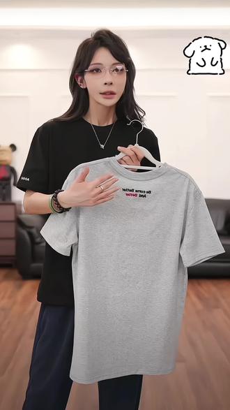 男生闭眼入的百搭黑T!后背的标语自带氛围感,不挑身材、不挑搭配,59.9拿下日常刚需款,穿的舒服,也穿的有态度。#宝藏短袖分享 #耐穿不腻基础款 #热门t恤推荐 #任权