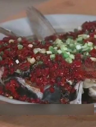 鲜辣剁椒鱼头,一口入魂剁椒鱼头的灵魂搭配#在家做剁椒鱼头技巧#鲜辣开胃的下饭神器