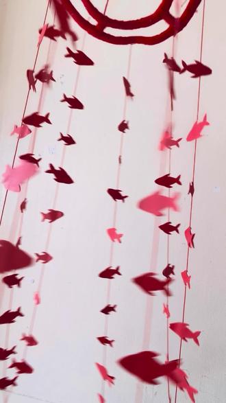 用一张红色卡纸做一个好运锦鲤风铃,祝大家福气满满好运连连#锦鲤风铃#新年手工#新年挂饰#卡纸#彩色卡纸