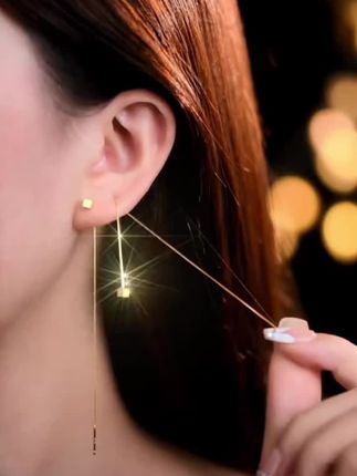 #小方块耳线 一眼就爱上了这款耳线,修饰脸型超显气质,艾特你的闺蜜一起~#银耳线 #美出高级感 #精美耳饰