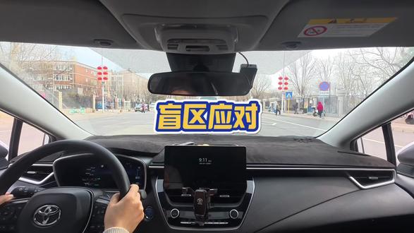 新手上路:斑马线前一定注意减速观察。#实用驾驶技巧 #驾驶技巧大全视频 #北京汽车陪练 #北京汽车陪练马老师 #学开车