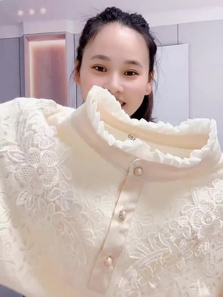 #时尚打底衫 #内搭外穿都好看 #蕾丝打底衫 #小香风穿搭 #秋冬穿搭