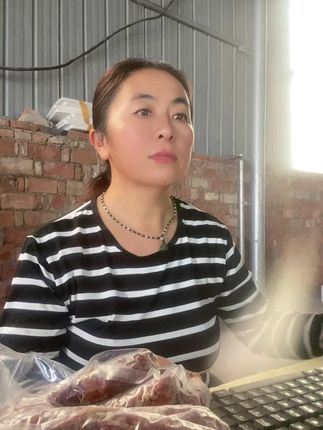 生是牛马,但是很是喜欢现在这状态,一边工作一边听歌,偶尔还可以拍拍视频,哼哼小曲。@抖音小助手