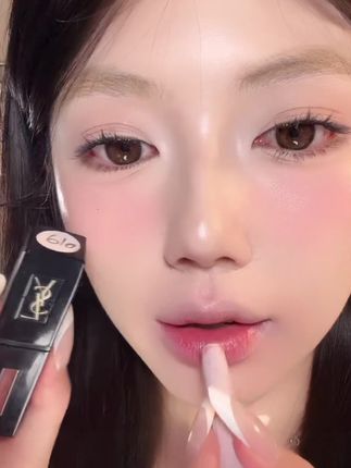 终于买到了贼好看贼喜欢的口红好开心啊啊啊#美妆种草 #口红试色#香奈儿#向日花固体唇蜜#好物推荐🔥