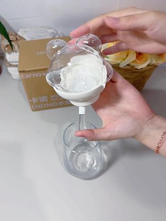 #仓鼠用品必备 #宠物水壶 #仓鼠饮水器 #防漏宠物用品 #小宠喂养神器 仓鼠专用防漏水壶,滚珠设计避免漏水,大容量满足仓鼠日常饮水需求。