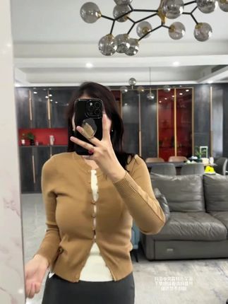 #休闲穿搭 #今日穿搭 秋日的驼色氛围感毛衫