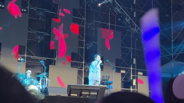 这一路走来 难免有些糊涂 难免会把谁辜负
我们是漂浮 沧海中的一粟 有什么不能让步
这一路走来 什么都不算数 如果没你的祝福
一步又一步 在人生中过渡 谁会懂谁的全部
这一路走来 总最怀念 最初的 坦白
我这一路走来 扬起漫天的尘埃
《这一路走来》
#这一路走来 #热门音乐🔥 #走不出来 #现场版live #佛山音乐节