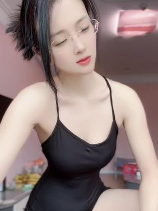 人情似纸张张薄,世事如棋局局新,贫居闹市无人问,富在深山有远亲。