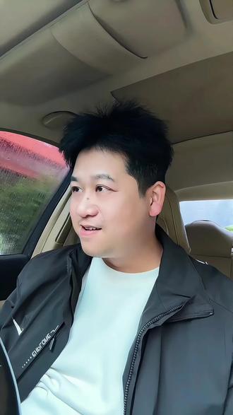 没有伞的孩子必须学会奔跑,没有靠山那就让自己成为自己的靠山,与其向往,不如出发,行动决定一切!#行动决定一切 #活成自己的靠山 #创作者中心 #创作灵感