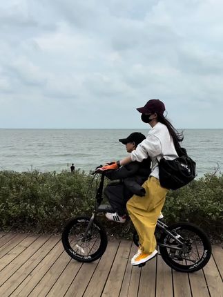 周末的时光就该浪费在这种地方。我已经找不出美好的词来形容此刻了。#吉普折叠自行车。#海边骑行 #骑车看风景