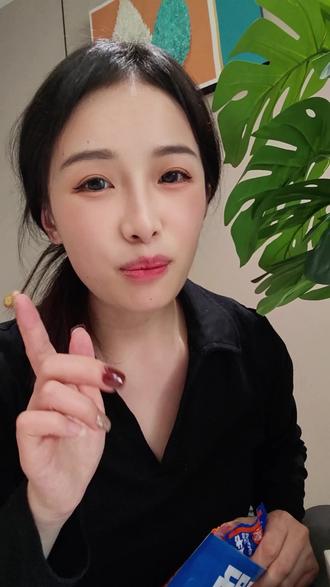 咬开就能看到大块牛肉粒,吃着满满饱腹感#盒界 #牛肉肠 #管理期零食