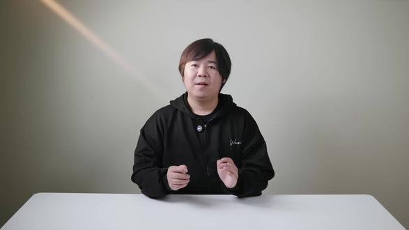 泰坦军团战魂KG277S PLUS体验评测 这款显示器,千元不到的价格,2k275Hz,有升降支架、摇杆和多功能按键、PC操作软件、双侧入光似背光、黑洞视觉、各种的游戏优化,出厂校色也有,可以说挺有诚意的