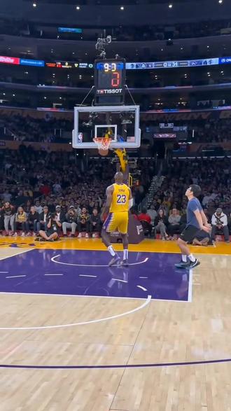 #AI篮球单挑时刻 #抖音ai创作 单挑老詹