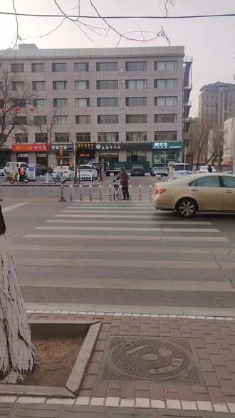 #执行申请#
办理执行申请强制执行性和恢复强制执行的材料?流程,
伊康东略有不同,
这里以东胜区法院为例~
视频图片拍摄于2026年1月28、29东胜区执行局~
近期办理执行案件的宝子们可以参考