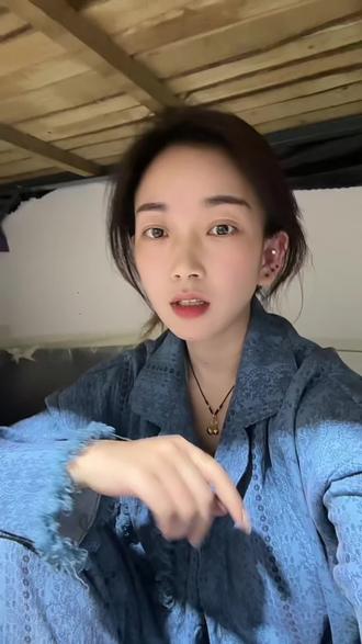 如果你非要去找一个人诉苦,你就去找别人的老公,他最会开导人了#女人 #男人 #别人的老公