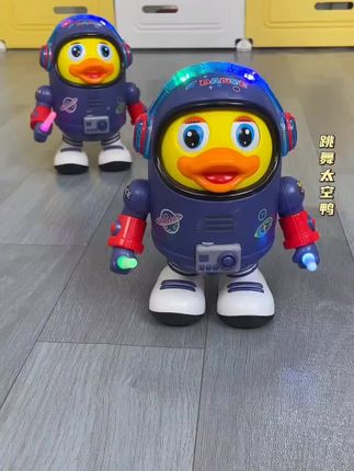 小鸭子嘎嘎嘎,左右扭摆会跳舞太宝鸭玩具,引导宝宝学抬头学爬行#哄娃神器#跳舞太空鸭##儿童玩具 #学抬头爬行玩具#电动玩具