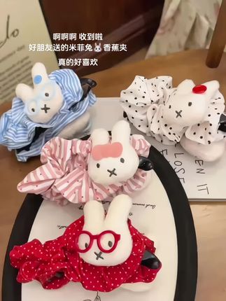 这么可爱的发夹当然要和好朋友一起戴啦!#少女心好物 #网红发饰 #香蕉夹 #无限回购的宝藏单品