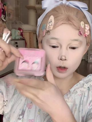 唯资&樱桃小丸子联名款修容,这种白菜价又好用的修容盘你不入,是在等什么,真嘟太可爱啦~ #唯资 #修容教程 #美妆 #无限回购的宝藏单品