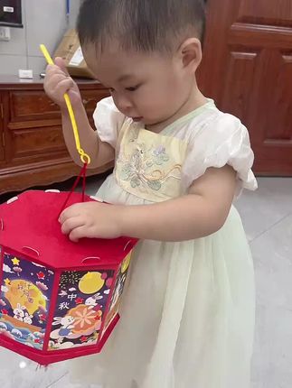 好看又好玩的中秋投影灯笼#亲子手工
