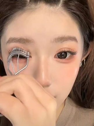 眼妆狂魔的灵魂当然是翘睫毛了!要想睫毛翘,工具得选好,#美妆 #睫毛夹 #种草