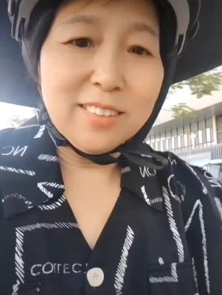 每天要早起接孙子上学,虽然有点小累,但是很快乐