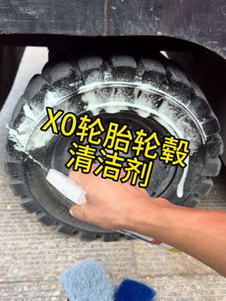 不伤轮胎轮毂,操作简单,只需一喷一擦,冲洗干净即可,性价比高! 闭眼入#轮胎轮毂清洗 #轮胎轮毂清洁剂 #洗轮胎 #强烈推荐 #小亿洗车液