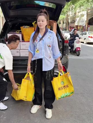 今天带着儿子儿媳妇孙子他们回老家过节咯#80后公公婆婆 #实拍