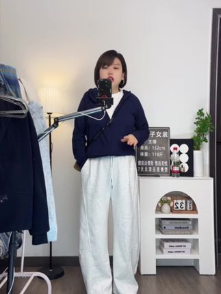 #微胖穿搭分享 #152小个子穿搭 #遮肉显瘦 #弯刀裤卫裤 #苹果型身材