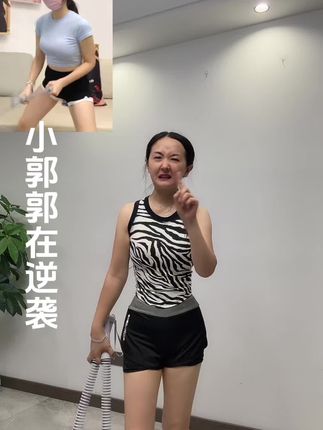 手臂粗背厚的姐妹来练战绳,给你们试过了!坚持摇战绳臂围下了13厘米,消耗不输健身房有绳战绳,消耗非常大!每天坚持20分钟,不知不觉手臂细了,背薄了,肚子也紧致了 #战绳 #战绳甩起来 #瘦手臂瘦胳膊 #瘦全身有氧运动