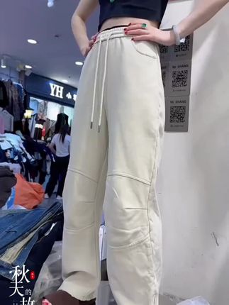 #女装穿搭 #弯刀卫裤 #无限回购的宝藏单品 #显高显瘦显腿长 #秋季穿搭