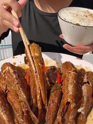 6.9就给咱们发半斤红娘子鱼干,拿来煎着吃,香香辣辣超好吃! #红娘子鱼干#红娘子鱼#鱼干