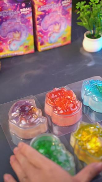 宝藏女孩的梦幻挖宝时刻,亲手打造专属项链! 这个宝藏小物件真的太好玩了!孩子能自己动手做出来,还能当个小饰品呢~#圣诞礼物#手工diy#diy#手工礼物#亲子手工