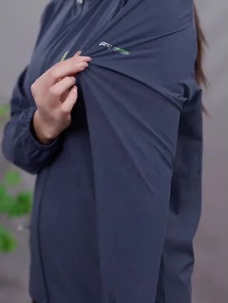 夏天来了,怎么少得了这件防晒衣呢?它是冰丝透气的材质,而且还是高弹的设计,穿上后不会觉得束缚,很适合户外运动的时候穿。它不仅能有效防止紫外线,还是一款可以拆卸帽子的衣服哦!无论是去海边游泳,还是登山徒步,都能轻松应对,快来选购你的专属防晒神器吧!#品质男装 #冰丝防晒衣 #每日推荐 #轻薄运动服