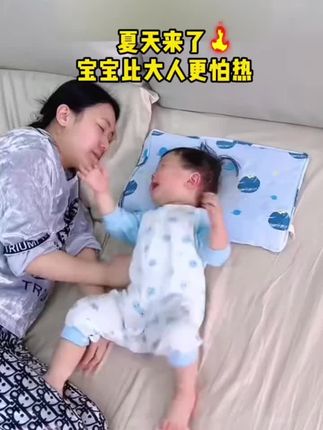这天说热就热#宝宝凉席 一定要安排起来,我选的是优萌家的,面料凉而不冰,柔滑透气好舒适,平时孩子睡觉我就给他睡在上面,不小心漏尿还好洗,省的洗大床单了#冰丝凉席 #婴儿凉席