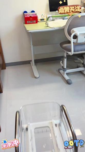 孩子的书包终于有家了,孩子看书拿书都很方便,还不占桌面空间 #收纳整理 #书包置物架 #学习用品