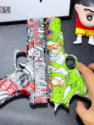 果然 没有哪个男孩子能拒绝这样一把能拋壳与上膛的 #软弹玩具 随便找个角落就能玩上一整天 #男孩子的快乐